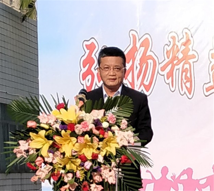 圖為梁軍同志作動(dòng)員講話(huà)。